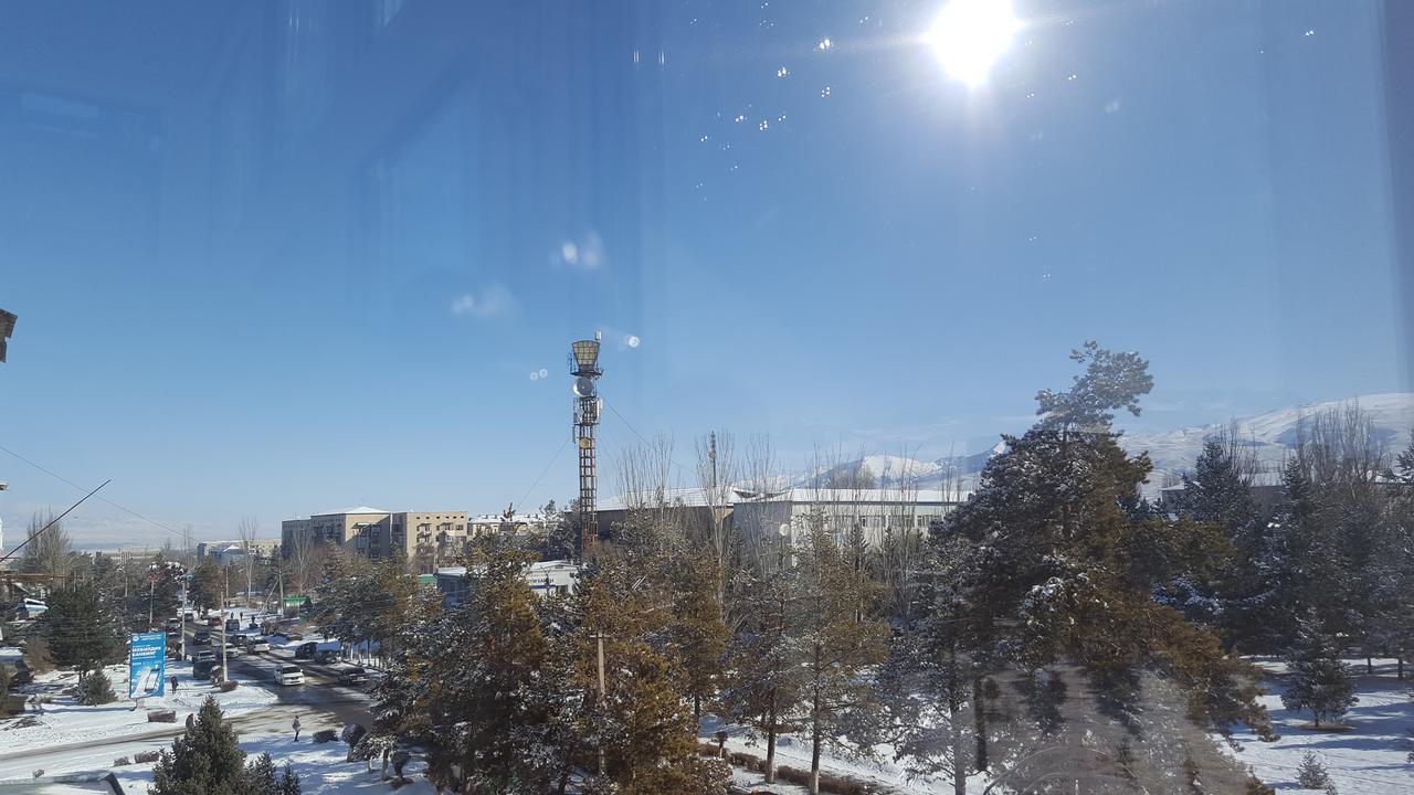 Apartment In The Karakol Heart Εξωτερικό φωτογραφία